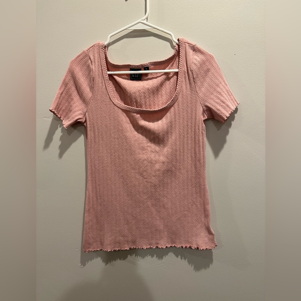 Gap short sleeve top. Light pink. Size M.
